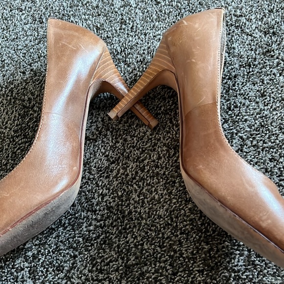Lands’ End Tan 8.5” Classic Heels - Picture 4 of 6